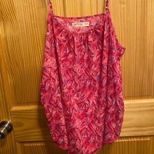 pink tank top